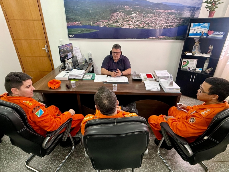 Comandante de Bombeiros visita Ladário… Comandante de Bombeiros visita Ladário…