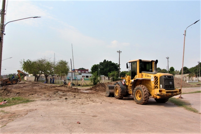 Iniciada obra de asfaltamento do bairro… Iniciada obra de asfaltamento do bairro…
