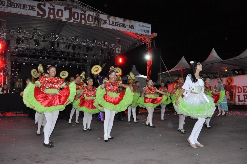 Concurso de Quadrilhas Juninas de… Concurso de Quadrilhas Juninas de…