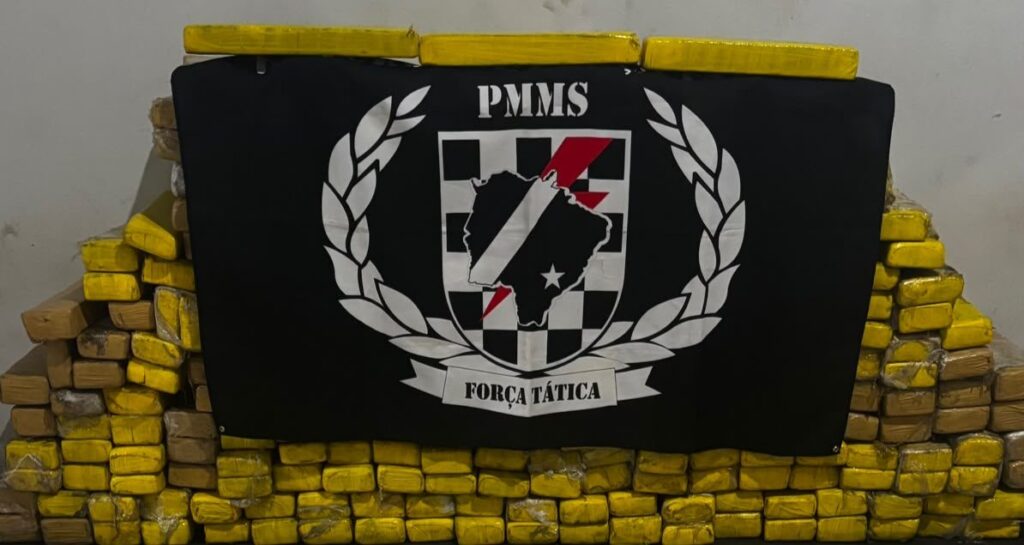 Polícia Militar em Três Lagoas apreende 285 Kg de maconha e realiza prisão de autor de tráfico Polícia Militar em Três Lagoas apreende 285 Kg de maconha e realiza prisão de autor de tráfico