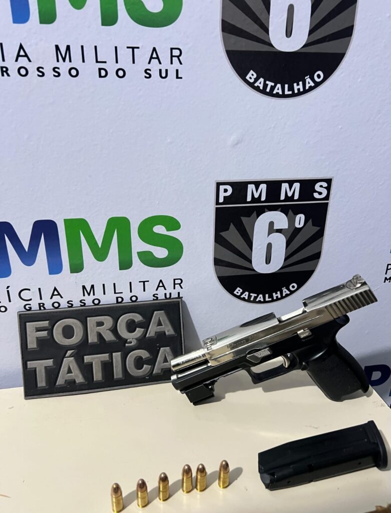 Polícia Militar DE Corumbá Retira Arma de Uso Restrito das Ruas DURANTE PATRULHAMENTO Polícia Militar DE Corumbá Retira Arma de Uso Restrito das Ruas DURANTE PATRULHAMENTO