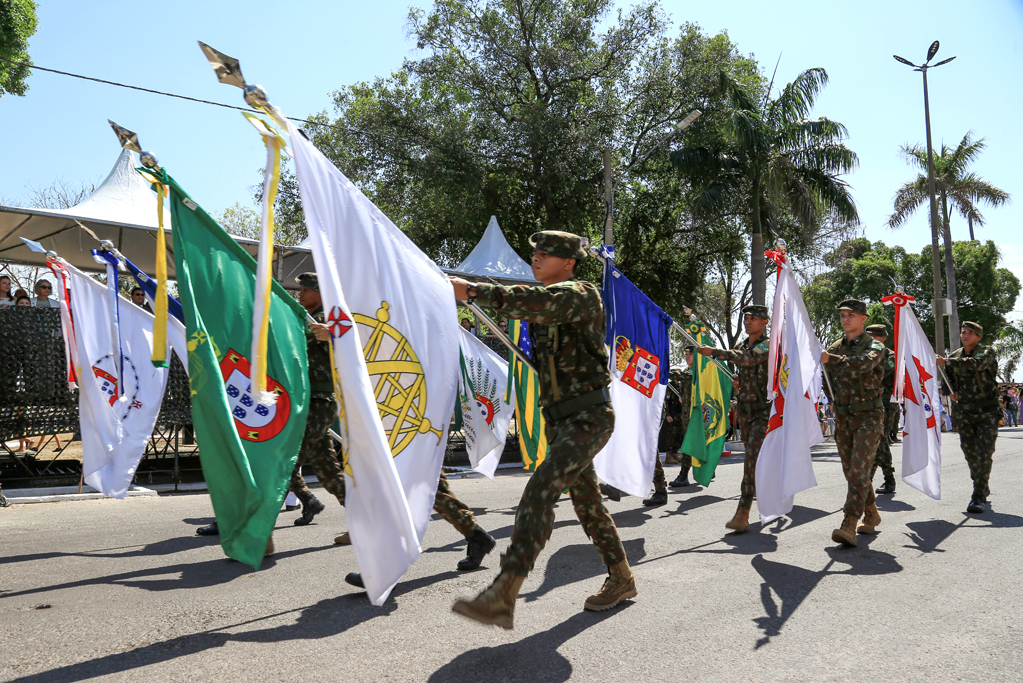Hasteamento da bandeira e desfile marcam o 7 de Setembro em Corumbá
