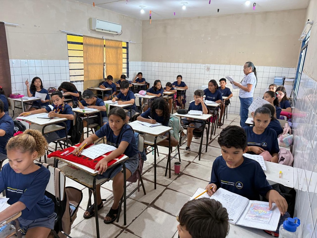 Prefeitura de Corumbá altera horário das aulas devido às altas temperaturas Prefeitura de Corumbá altera horário das aulas devido às altas temperaturas