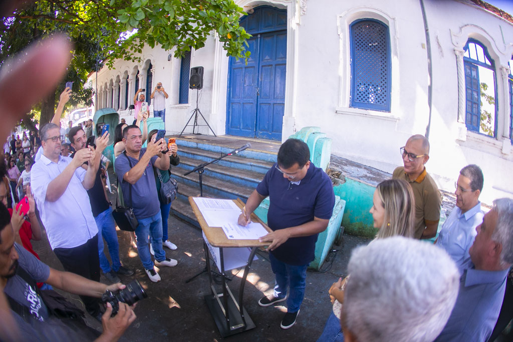 Prefeito assina ordem de serviço para conclusão da reforma do Pedro Paulo de Medeiros Prefeito assina ordem de serviço para conclusão da reforma do Pedro Paulo de Medeiros