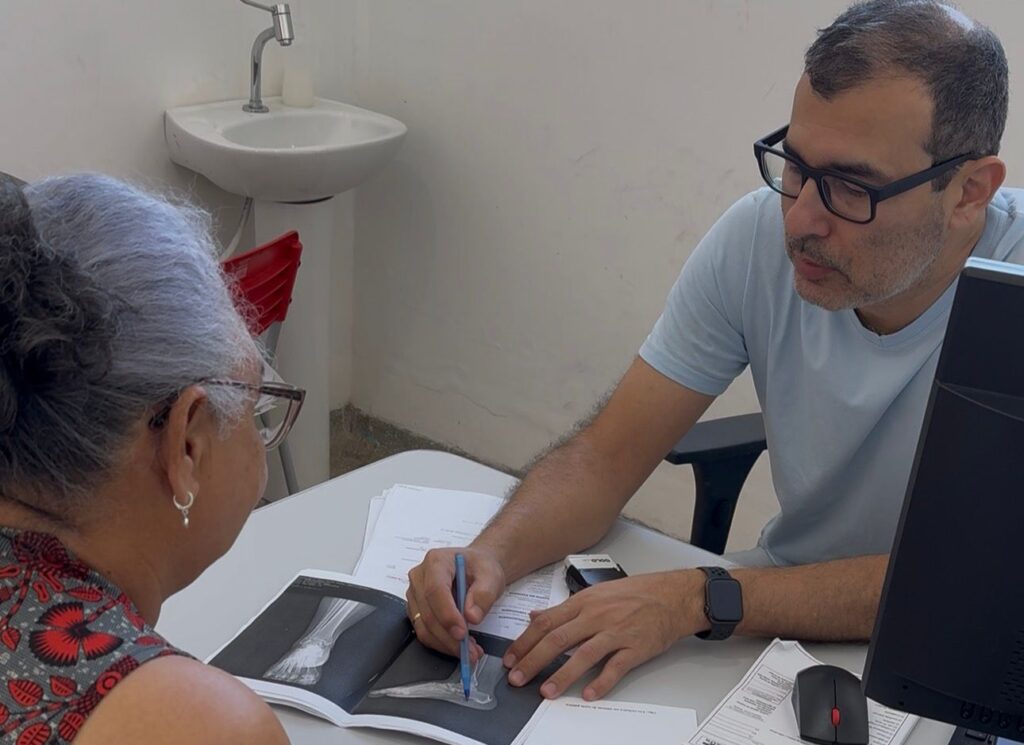 Saúde de Corumbá amplia atendimento com médicos especialistas nos bairros e reduz tempo de espera Saúde de Corumbá amplia atendimento com médicos especialistas nos bairros e reduz tempo de espera